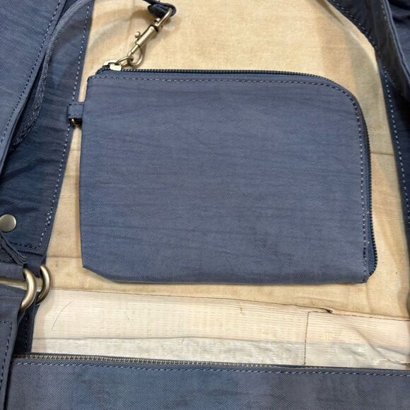 Brand new without Tags Ladies Baggallini Brand Large Blue Quilted Tote Bag - Picture 5 of 16